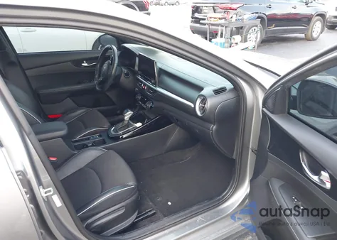 2022 Kia Forte Gt-Line z USA, uszkodzony, nr VIN 3KPF54AD8NE487693